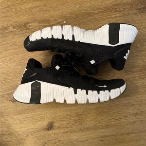 Nike Free Black and White Metcon 4 Flex Sneakers